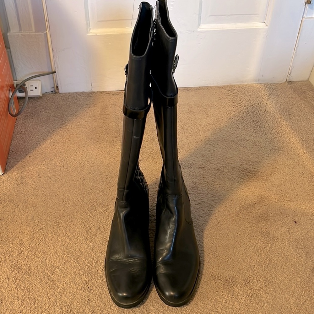Tahari Black Size 10 Boots, Fair Condition